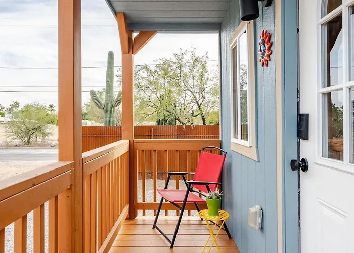 Cozy Minutes From U Of A Holiday home *