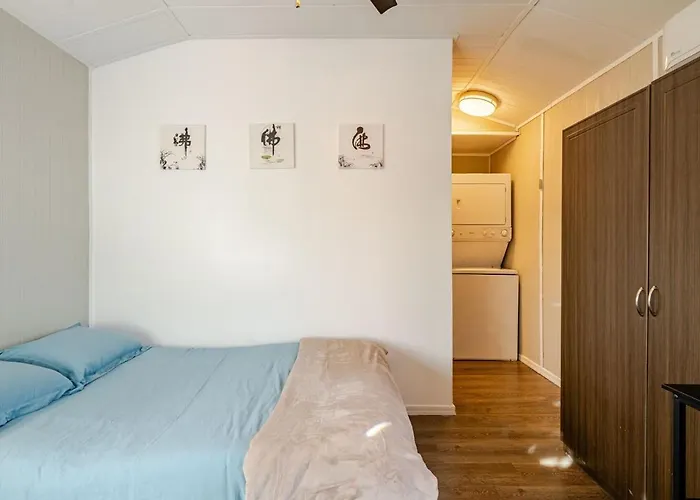 Cozy Minutes From U Of A *