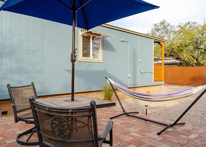 Cozy Minutes From U Of A