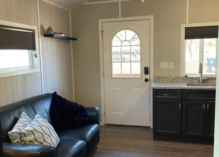 Cozy Minutes From U Of A Holiday home